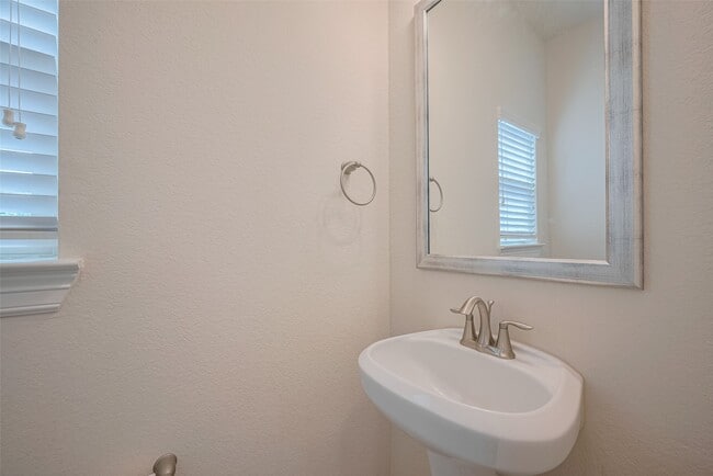 Building Photo - 10004 Spring Shadows Park Cir