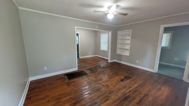 Building Photo - Cozy 2-Bedroom Home with Hardwood Floors & Spacious Yard