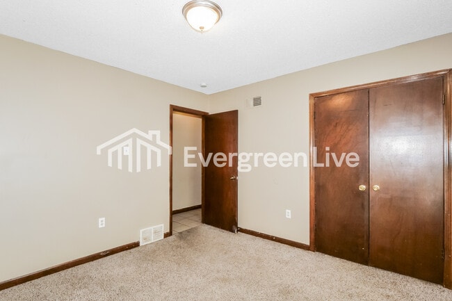 Building Photo - 8216 Shallow Glen Trail