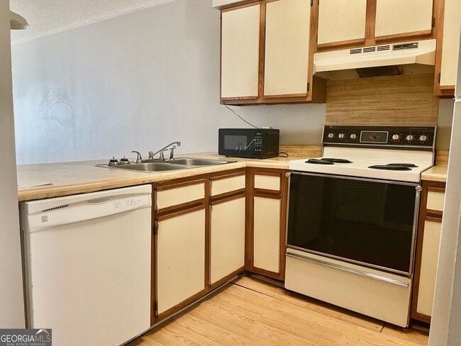 Building Photo - 202 Eagles Ct
