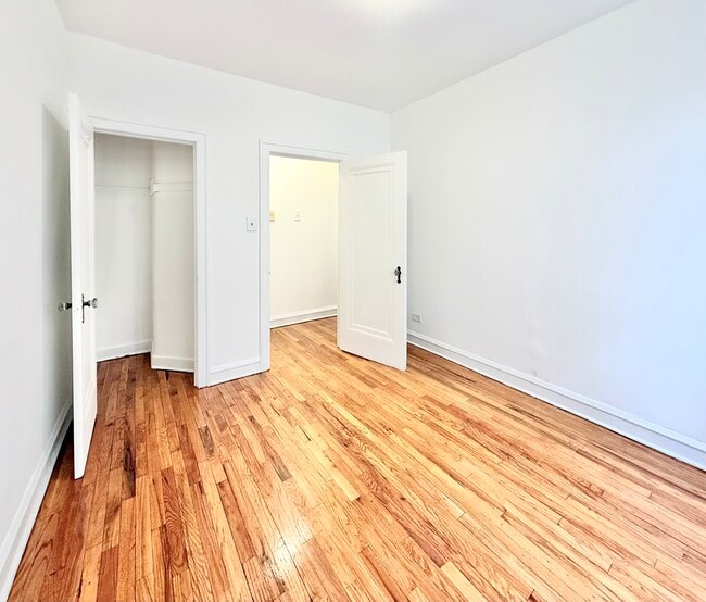 Building Photo - 6304 N Leavitt St