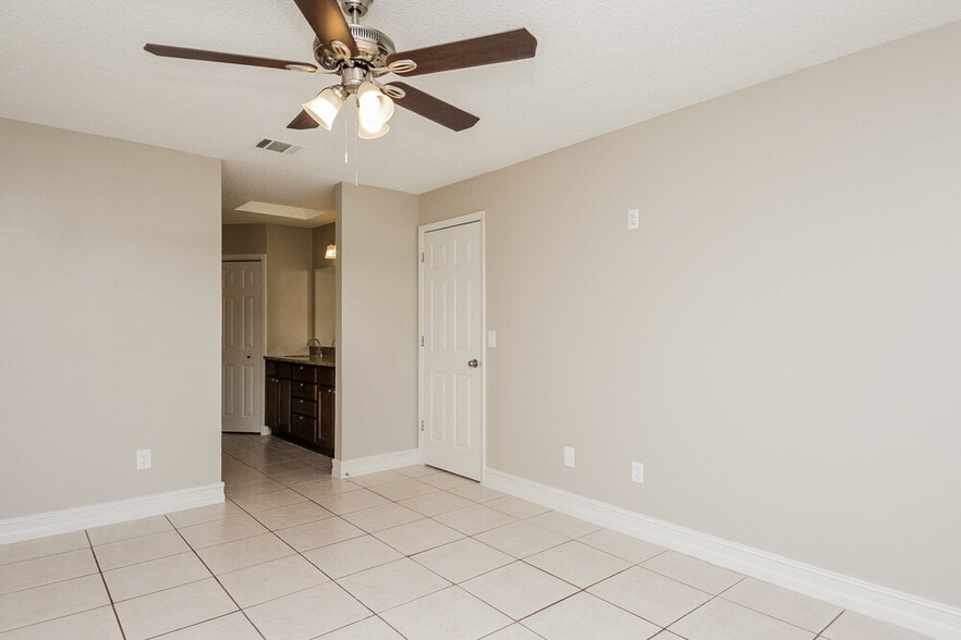 Building Photo - 297 Chicago Woods Cir