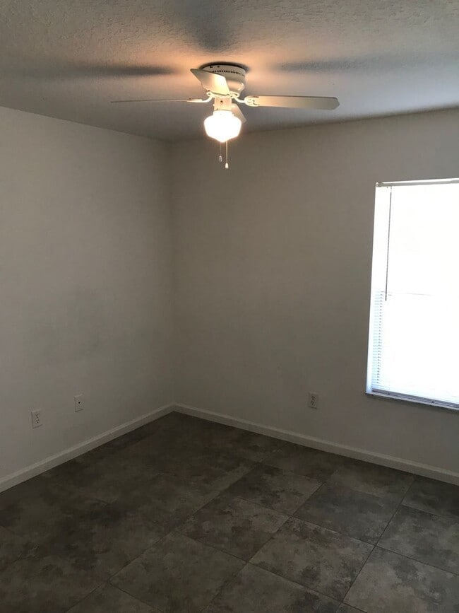 Building Photo - 29 Pony Ln