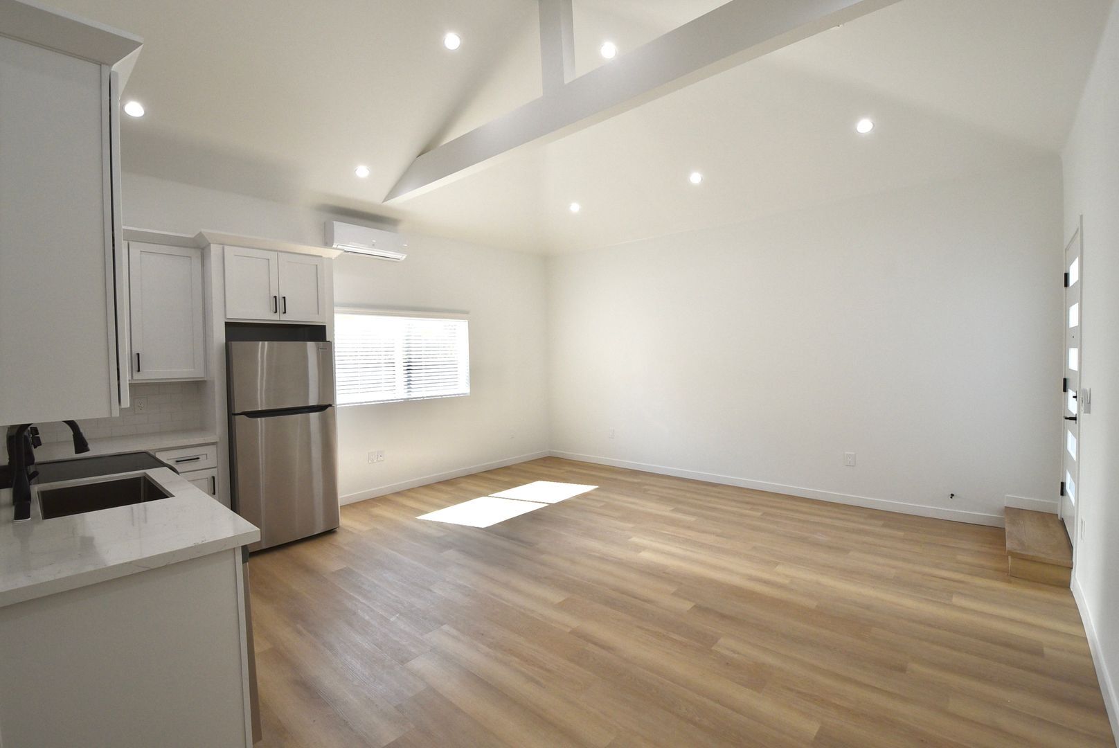 Building Photo - 4751 Kraft Ave