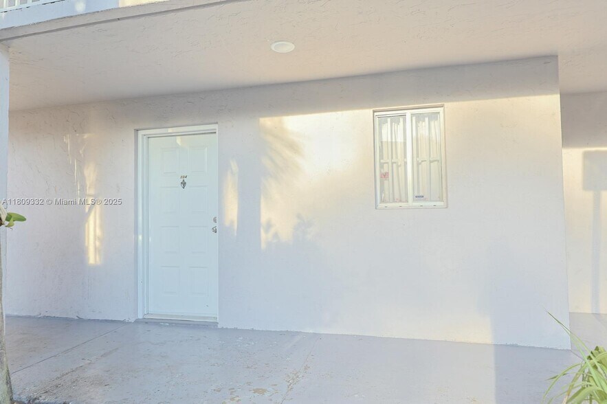 Building Photo - 2730 W 76th St