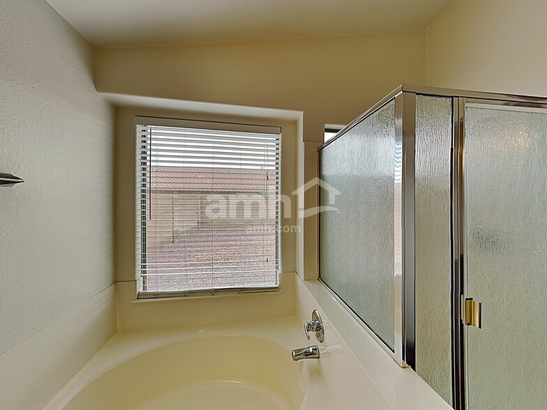 Building Photo - 9803 E Olla Ave