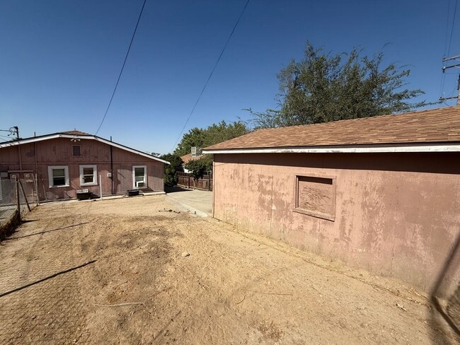 Building Photo - 621 Philippine St
