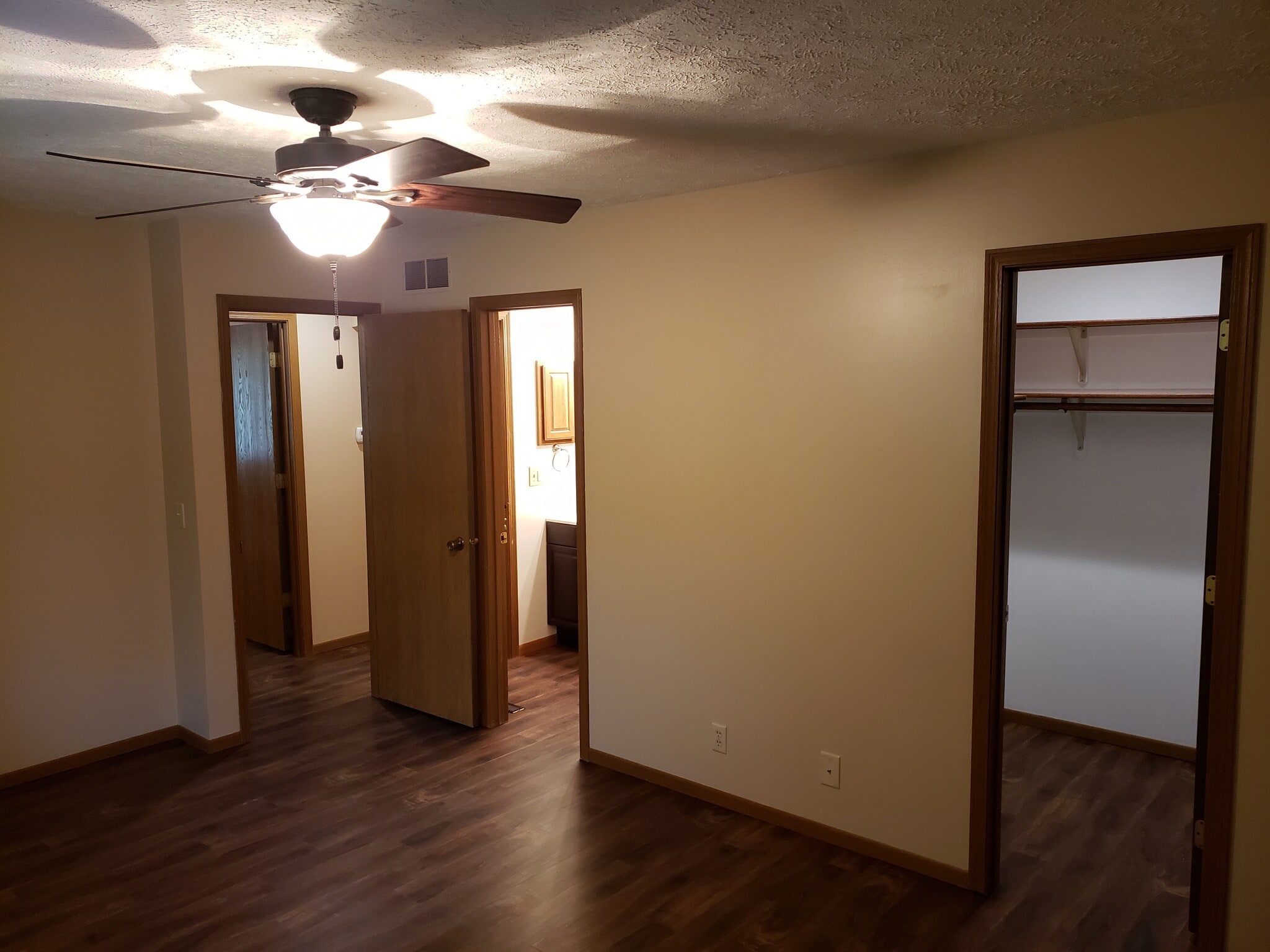 Building Photo - 5501 S 32nd Cir