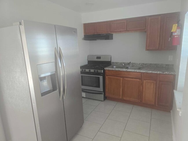 Building Photo - 120 S Carolina Dr