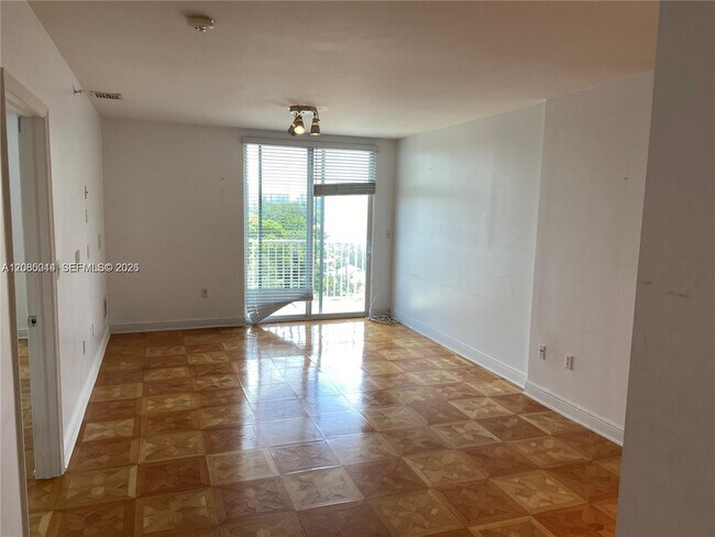 Building Photo - 2550 SW 27th Ave