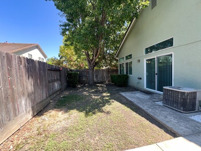 Building Photo - Laguna West 4 Bed, 2 Bath Home