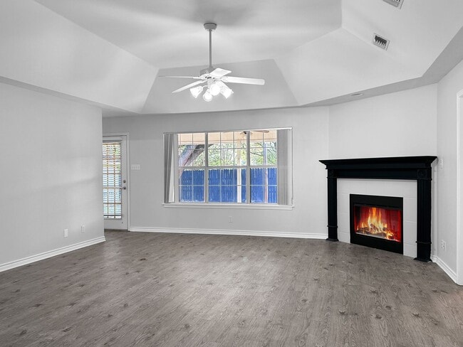 Building Photo - Stately Red-Brick Corner Lot Home in Seguin, TX