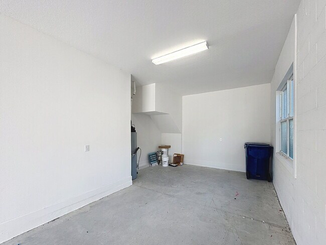 Building Photo - 32801 Tree of Life Ave