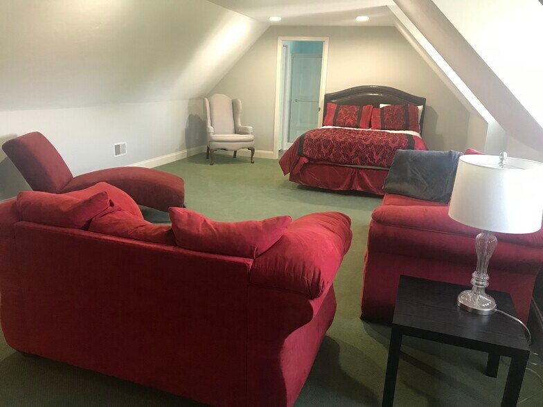 Loft Studio Bedroom/Living Room Combo - 343 Hillview Drive