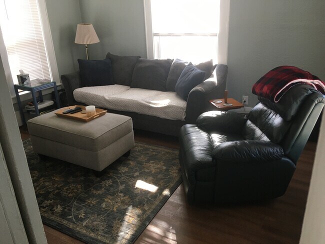 Building Photo - 231 Jones St