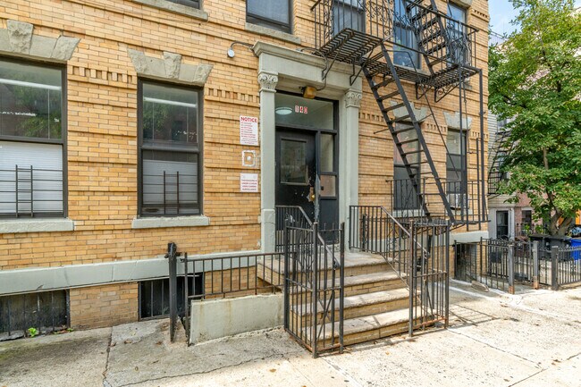 Building Photo - 84-90 South 1st Street