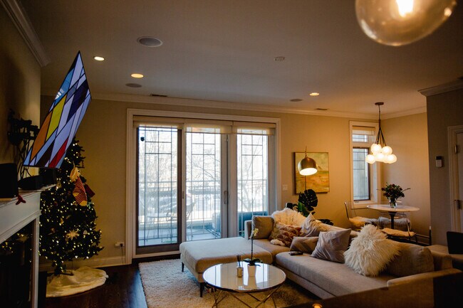 Building Photo - 843 W Fletcher St