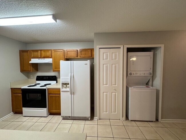 Building Photo - 6069 Maggies Cir