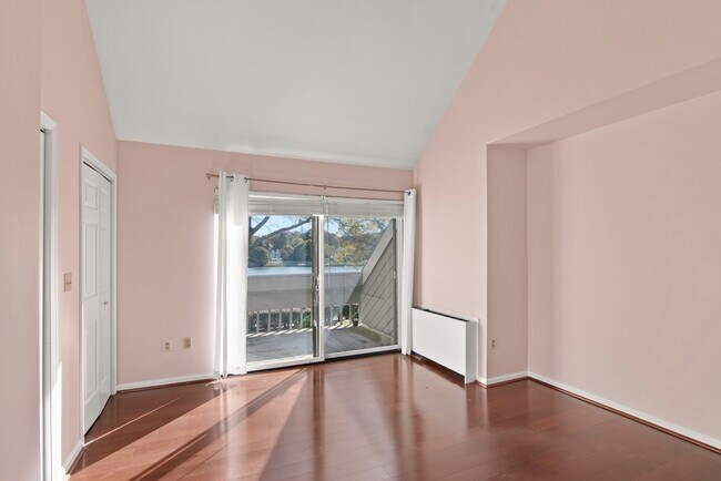 Building Photo - 7 River Rd