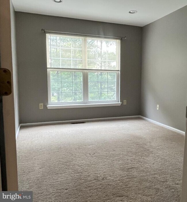 Building Photo - 2016 Greenes Way Cir