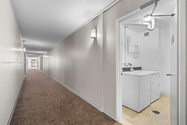 Building Photo - 401 Golden Isles Dr