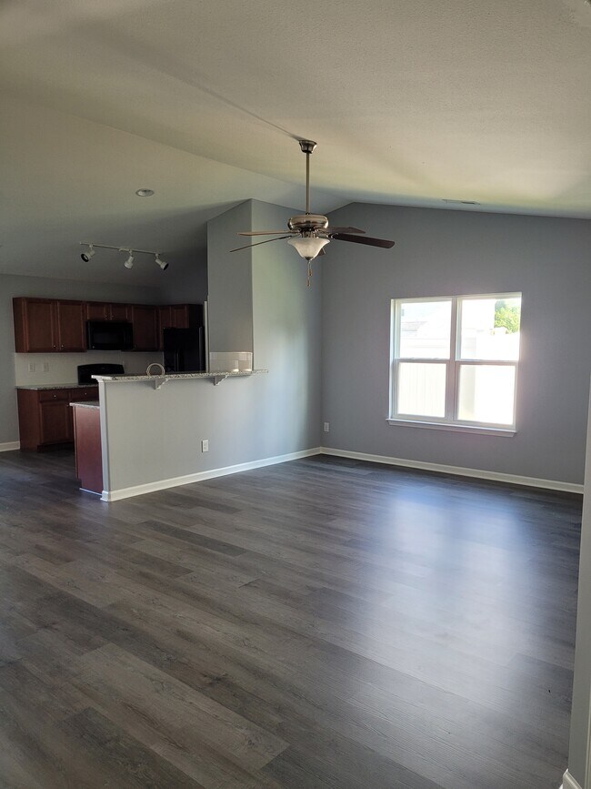 Building Photo - 1657 Extine Ln