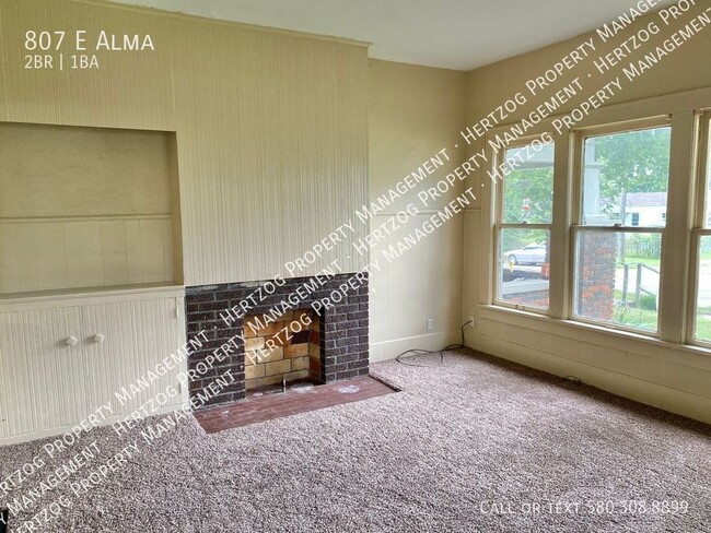 Building Photo - Charming 2 Bedroom Duplex with Basement an...