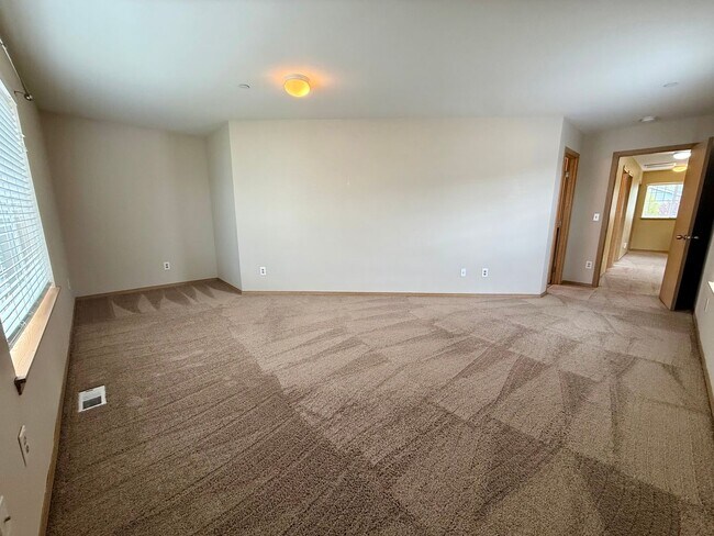 Building Photo - 3 Bed DuPont Home for Rent