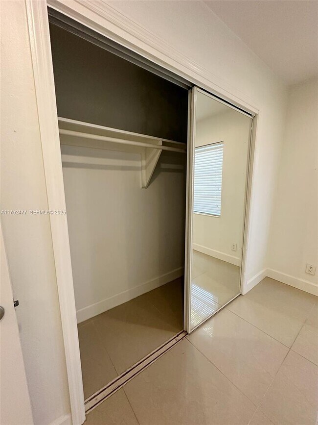 Building Photo - 317 Hendricks Isle