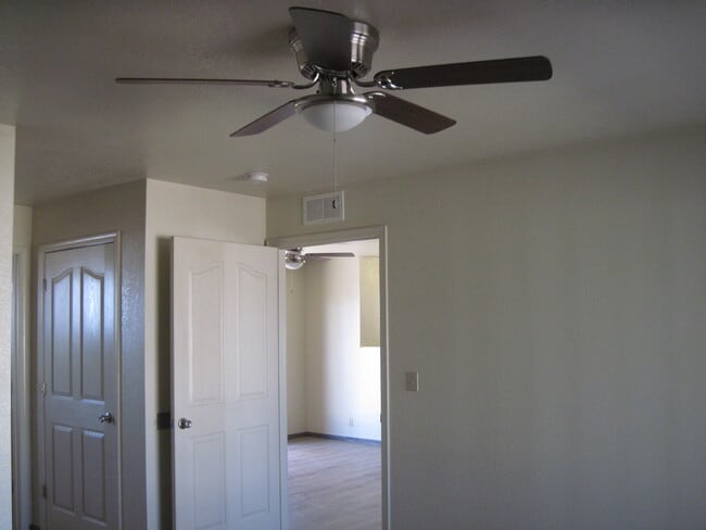 Building Photo - 426 S Bowie Ave