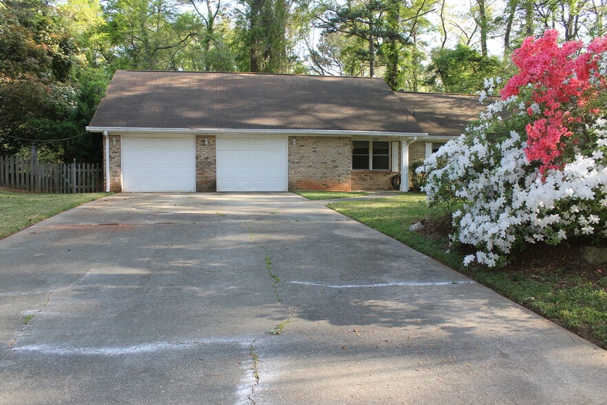 Building Photo - 3688 Idle Creek Dr