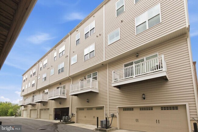 Building Photo - 4757 Cherokee St