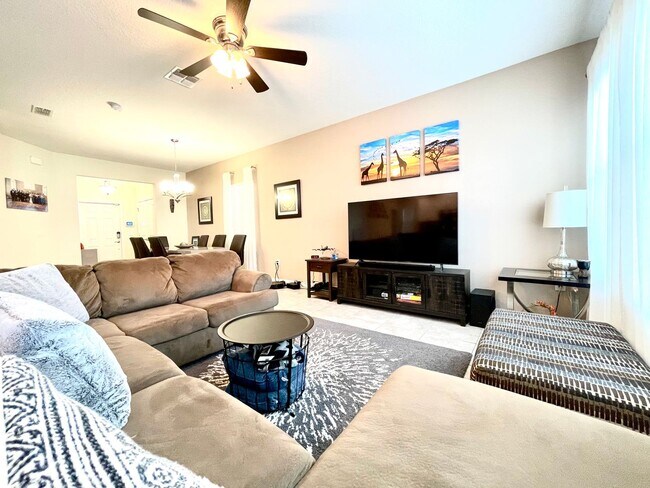 Building Photo - Available Move In 06/01! - Beautiful 3 Bed...