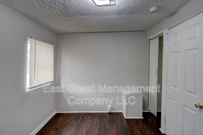 Building Photo - 1822 McHenry St