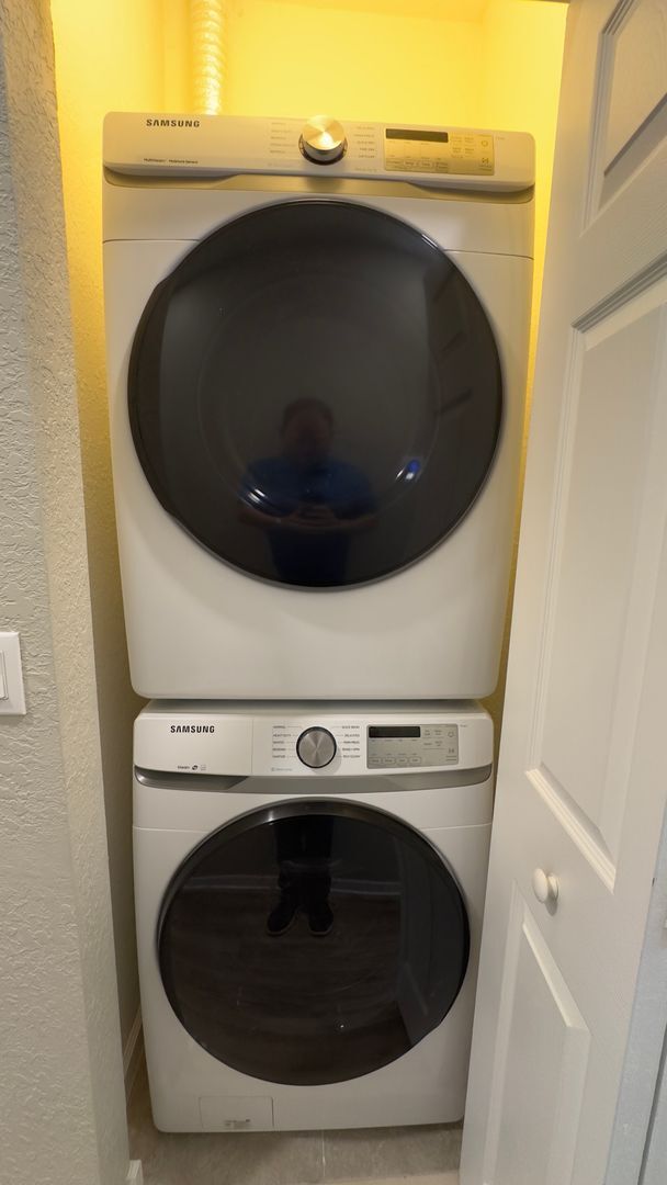 Building Photo - Charming 2-Bed Townhouse with on Ashley River Road!