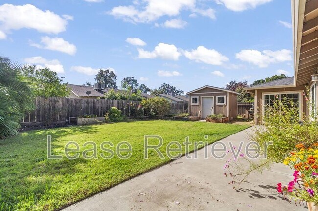 Building Photo - 1244 Royal Oaks Dr