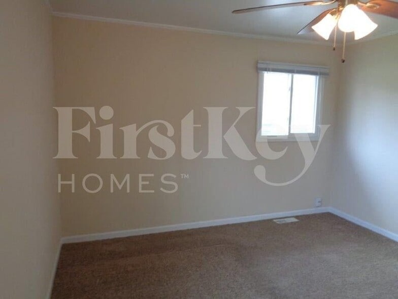 Building Photo - 447 Talala St