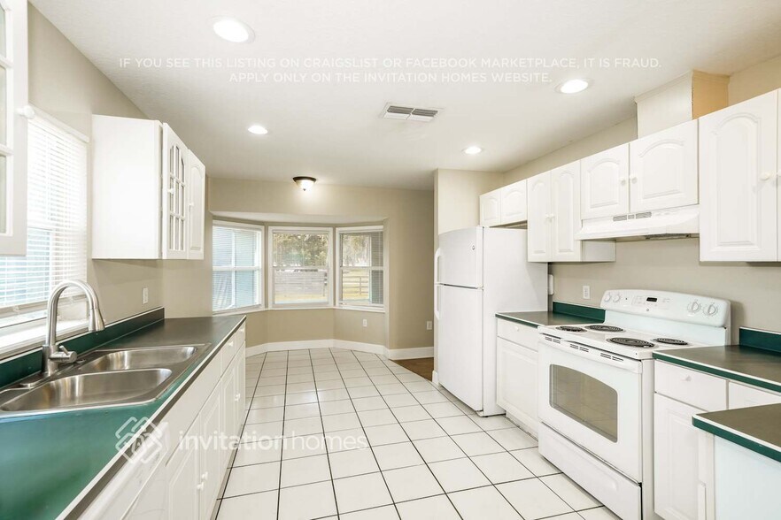Building Photo - 3236 Forestbrook Dr N