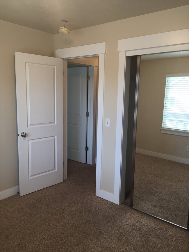 Building Photo - 1057 Garden Bend Pl