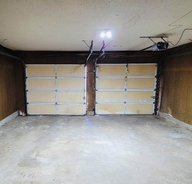 Building Photo - 9600 Sandy Ln