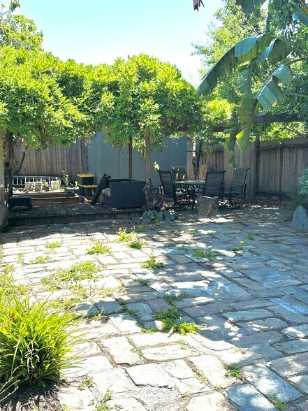 Large Yard - 2411 8th St