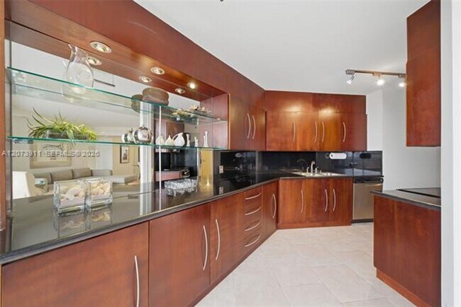 Building Photo - 3610 Yacht Club Dr