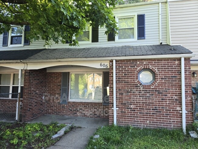 Building Photo - 606 Redkirk Ln