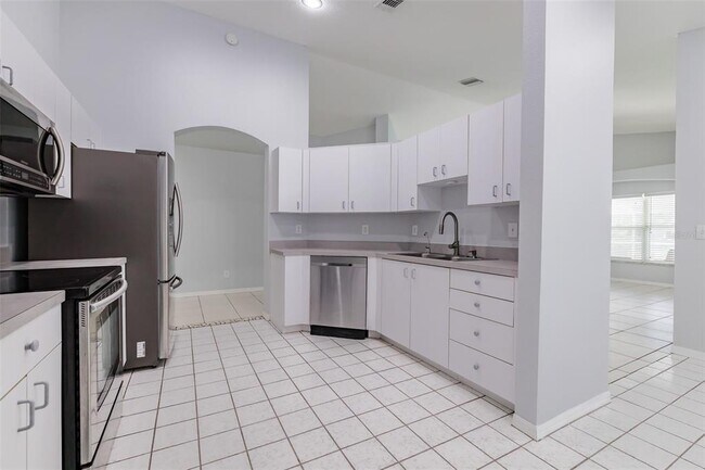 Building Photo - 1510 Oracle Dr