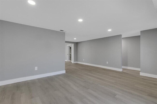 Building Photo - 4645 Hunter Ridge Dr