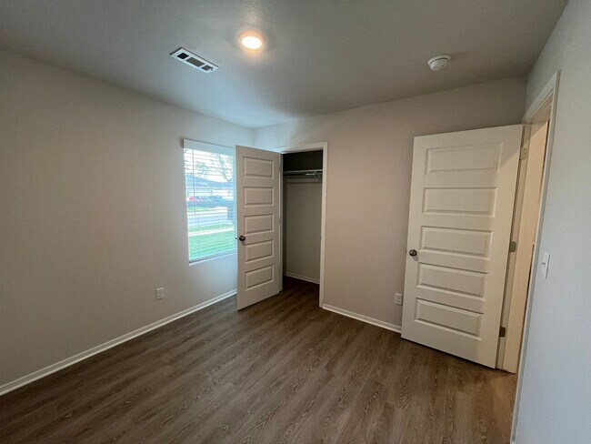 Building Photo - PRE-LEASING NOW — Beautiful 3-Bedroom | 2-Bath Duplex in Bentonville