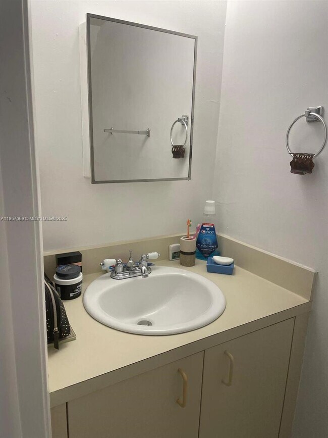 Building Photo - 8270 SW 149th Ct