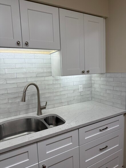 Building Photo - 1390 Cedarwood Dr