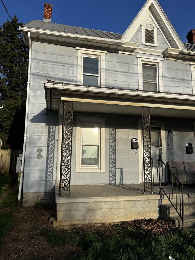 Primary Photo - 519 S Raleigh St