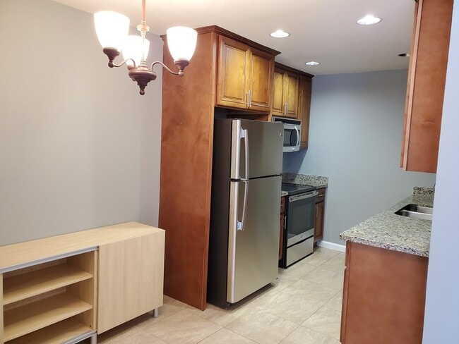 Building Photo - ENCHANTING 1 Bd/1 Ba Ground Floor Unit w/O...